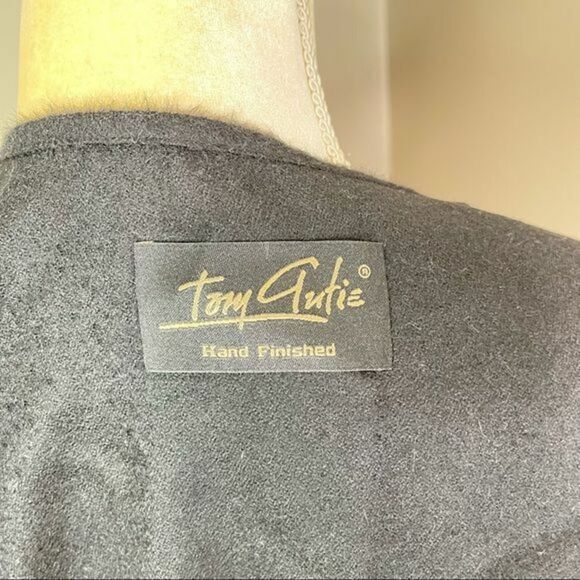 Tom Gutie Baby Alpaca Round Edge Cape Black - Picture 10 of 12